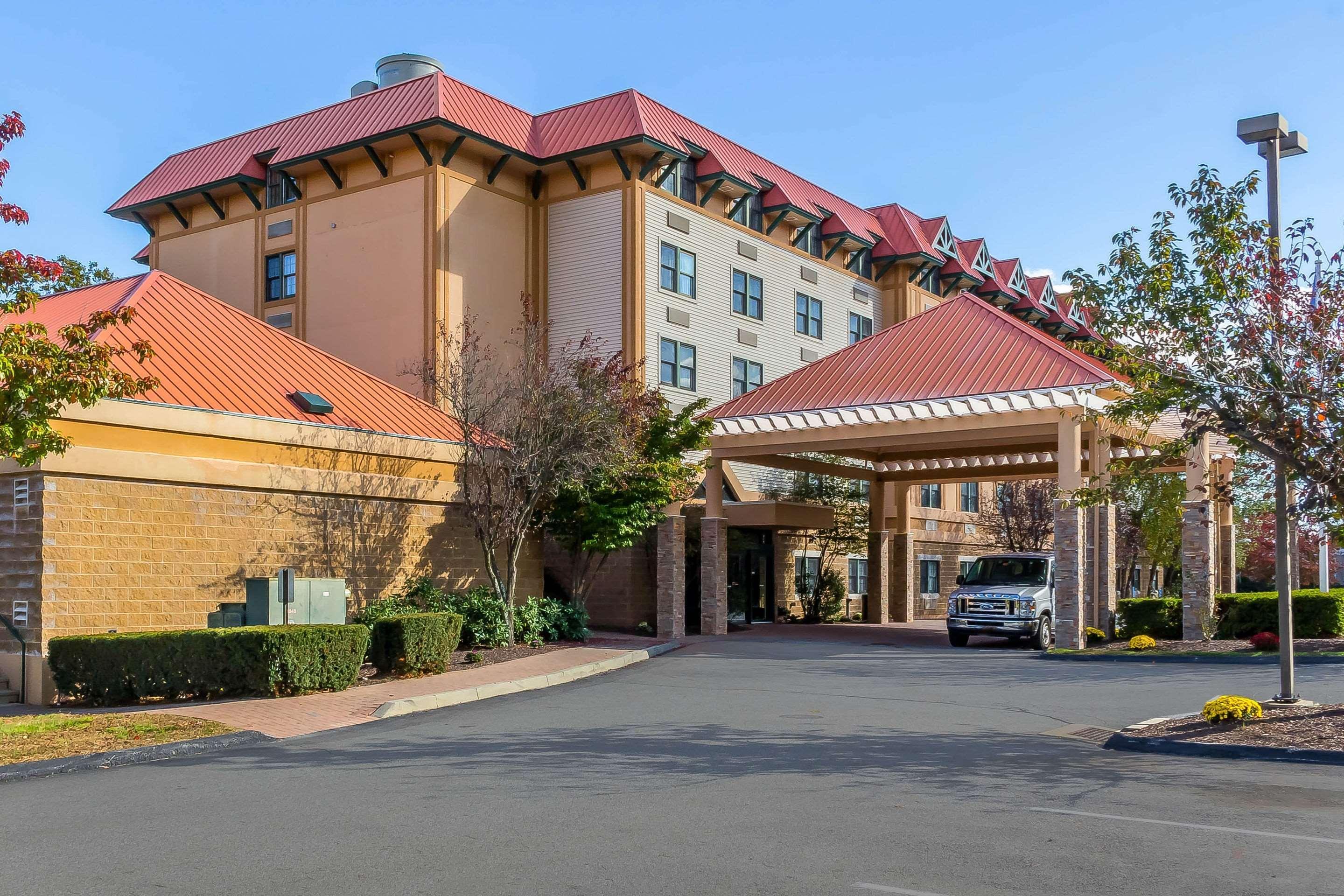 Comfort Suites Near Casinos Norwich Exterior photo