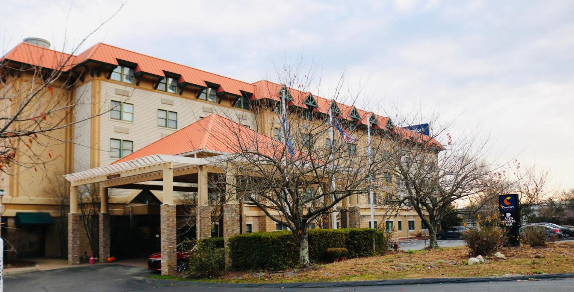 Comfort Suites Near Casinos Norwich Exterior photo