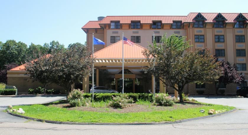 Comfort Suites Near Casinos Norwich Exterior photo